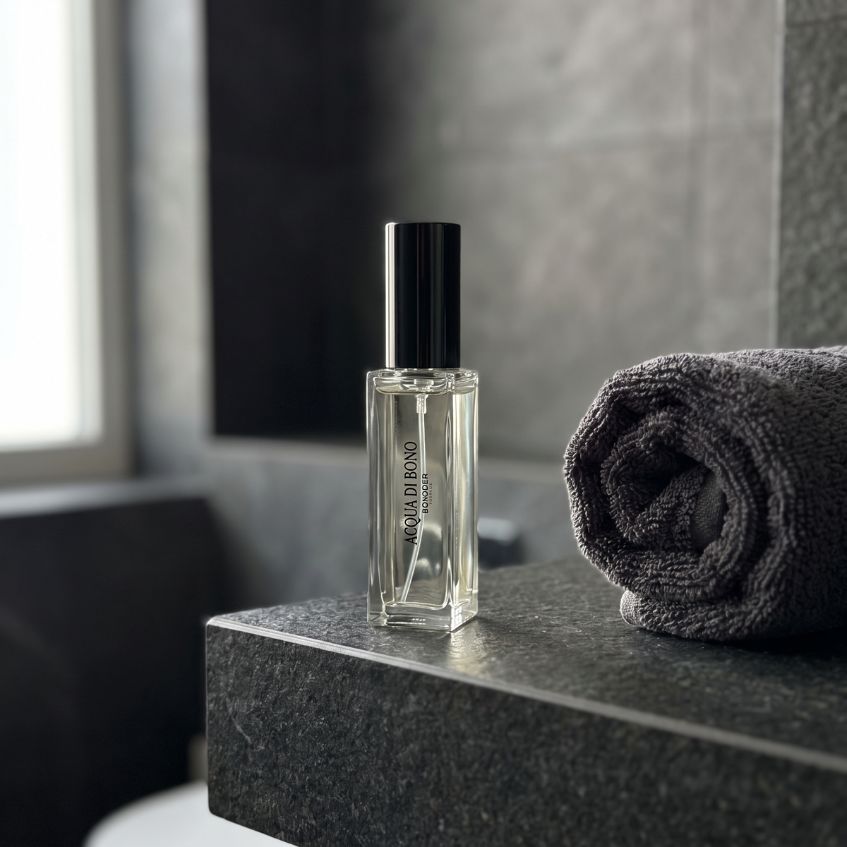 Acqua Di Bono, Format Voyage 10ml — flacon photographié en situation