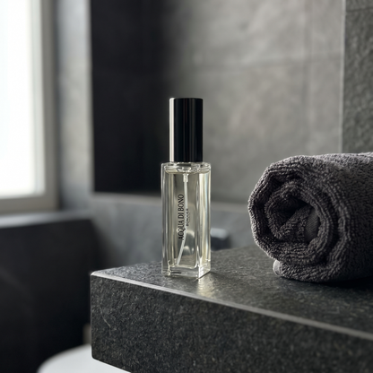 Acqua Di Bono, Format Voyage 10ml — flacon photographié en situation