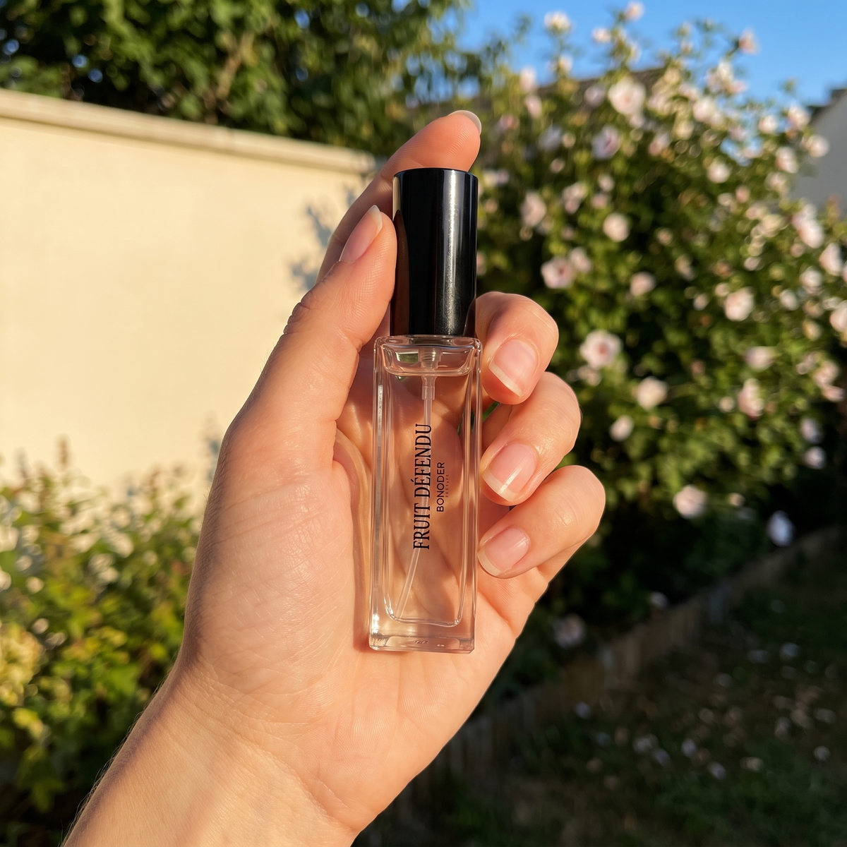 Fruit Défendu, Format Voyage 10ml — flacon photographié en situation