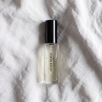 Other World, Format Voyage 10ml — flacon photographié en situation